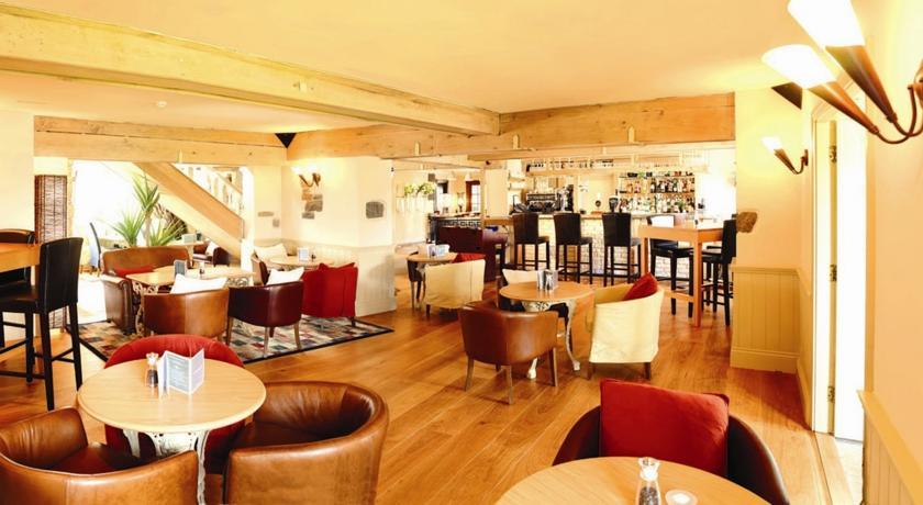 The Farmhouse Hotel And Restaurant Saint Saviour Экстерьер фото