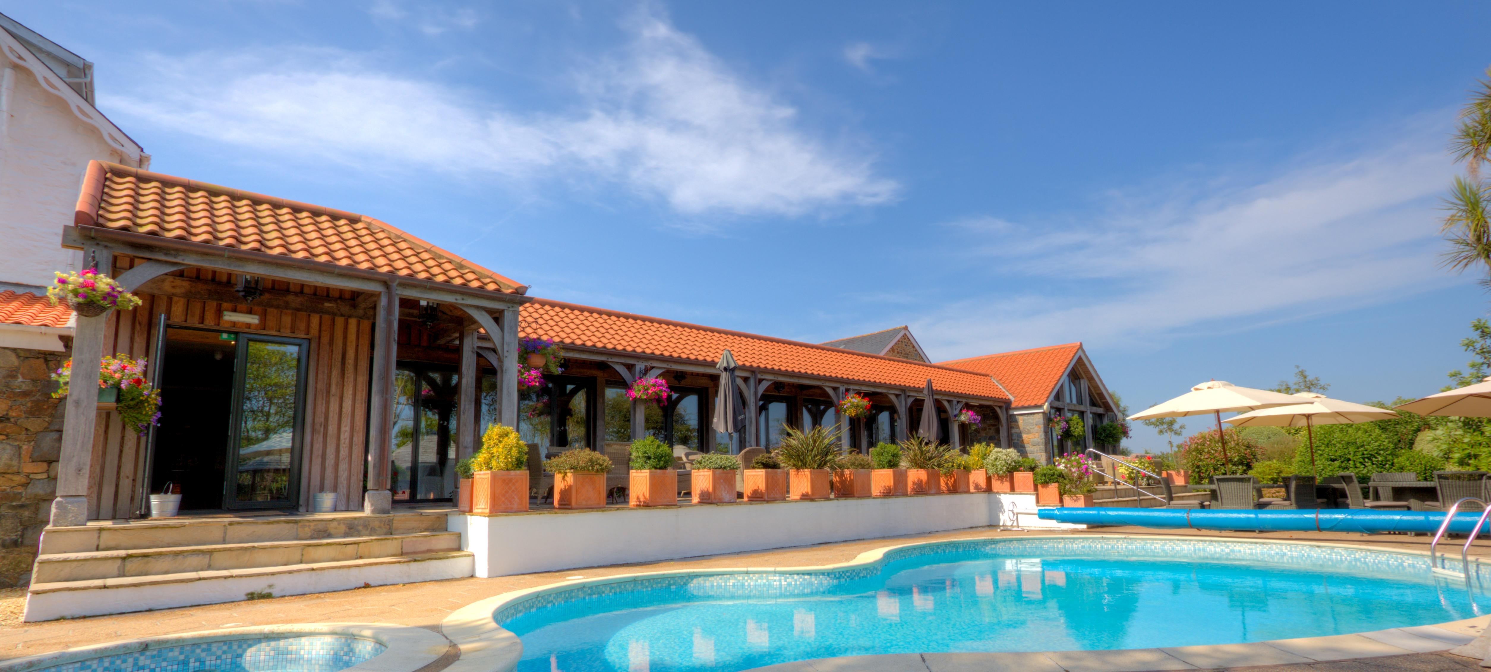 The Farmhouse Hotel And Restaurant Saint Saviour Экстерьер фото