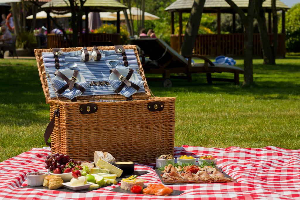 The Farmhouse Hotel And Restaurant Saint Saviour Удобства фото