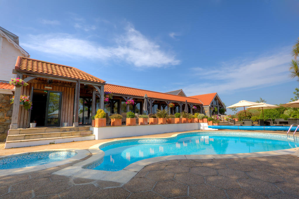 The Farmhouse Hotel And Restaurant Saint Saviour Экстерьер фото