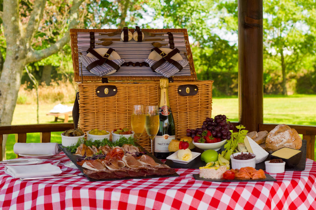 The Farmhouse Hotel And Restaurant Saint Saviour Удобства фото